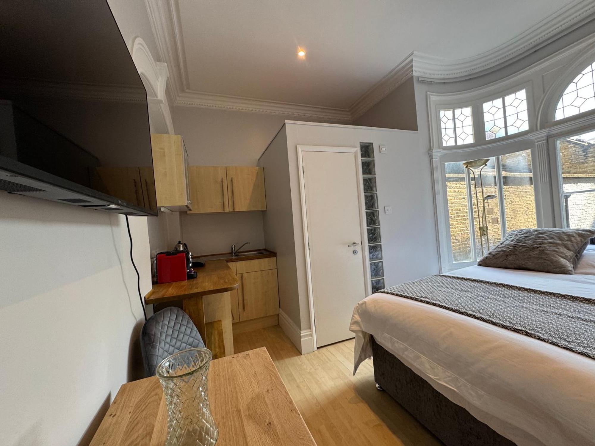 Centrally Located Flat In Sw1 London